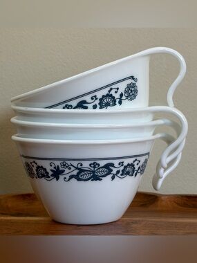 Corelle’s Old Town Blue Onion Hook Handle Cup